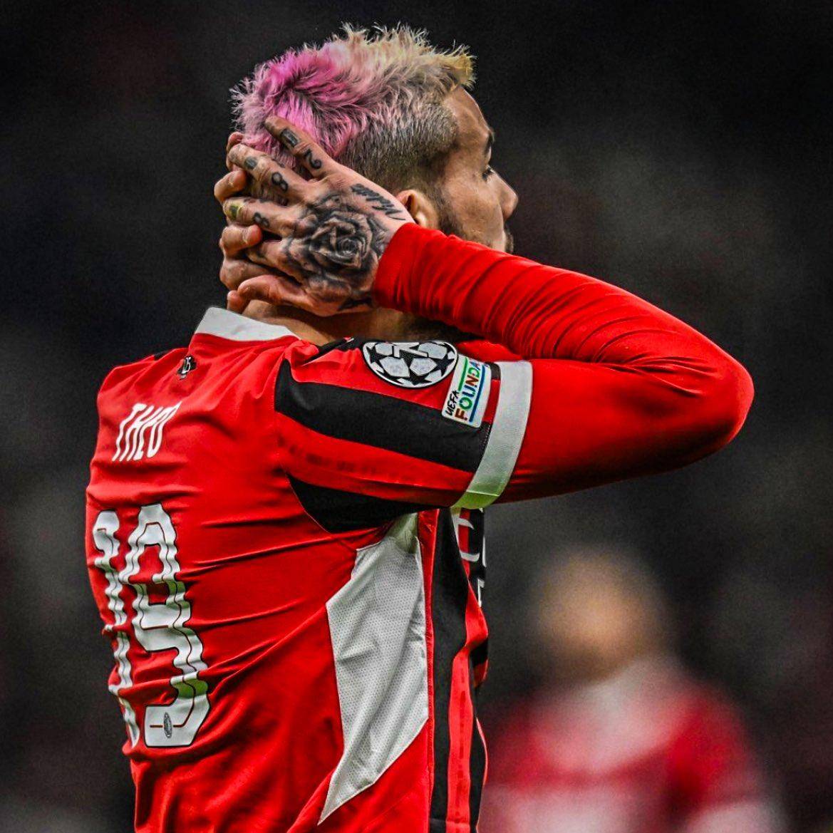 爱游戏中国官网-包含冲刺阶段费耶诺德临场应变：西甲节点到来，信心回归，资深球员宣示担当的词条