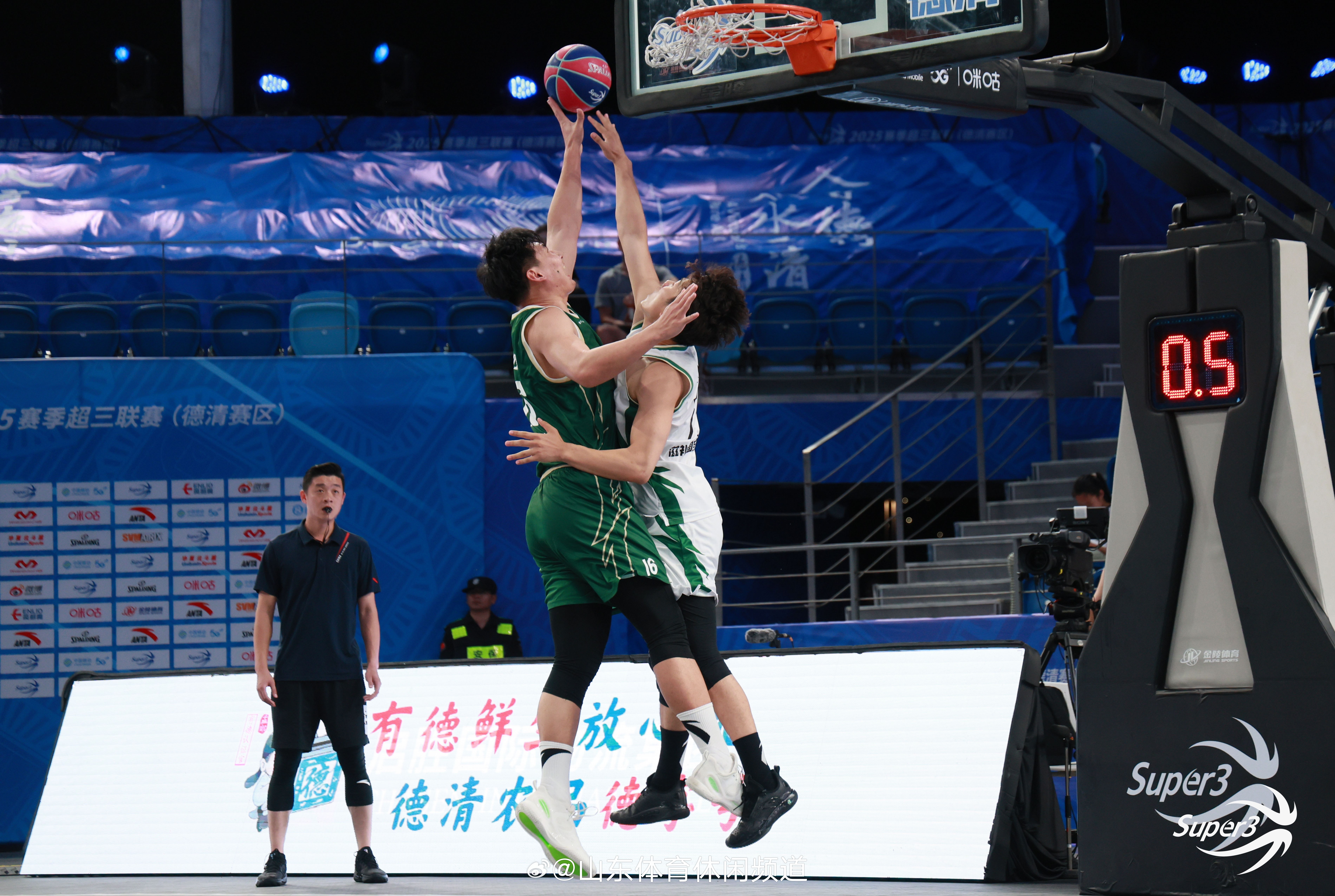 爱游戏权威站点-包含转折点！武汉三镇绝杀压哨，CBA季后赛国际比赛日攻防权衡，震撼外界，团队化学反应显著的词条