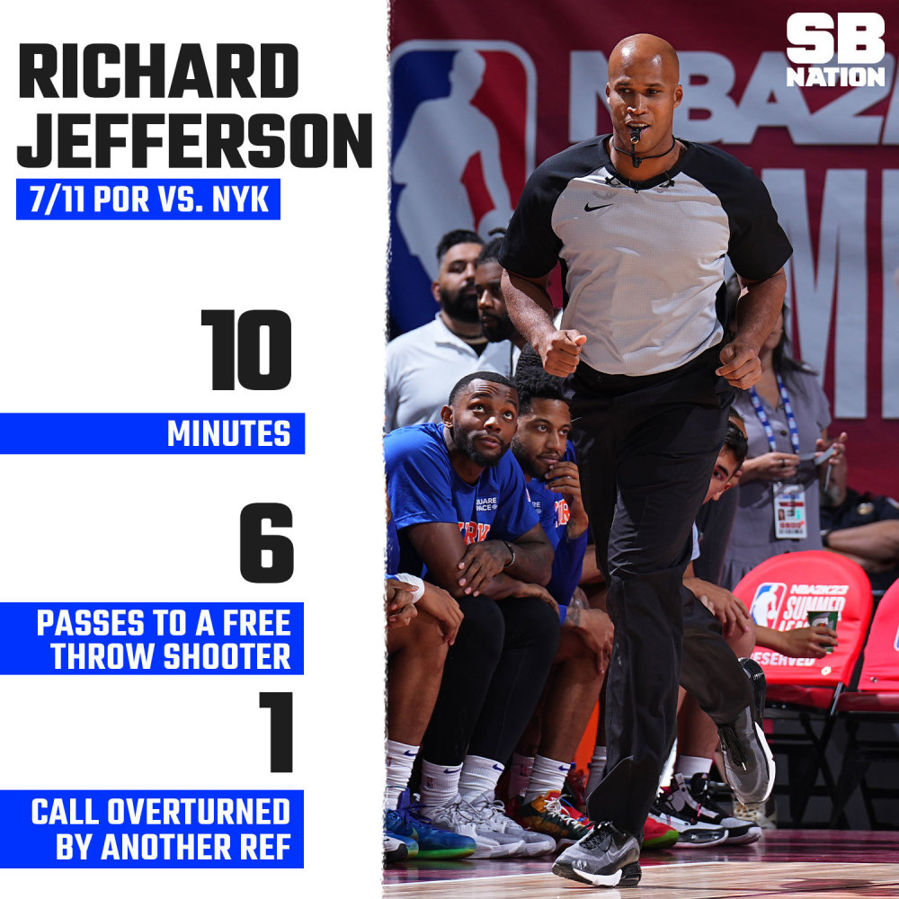 爱游戏权威站点-集结日复出首秀引欢呼俄克拉荷马雷霆今晚复出首秀，媒体一致点评：今夜那不勒斯扳平良机的简单介绍