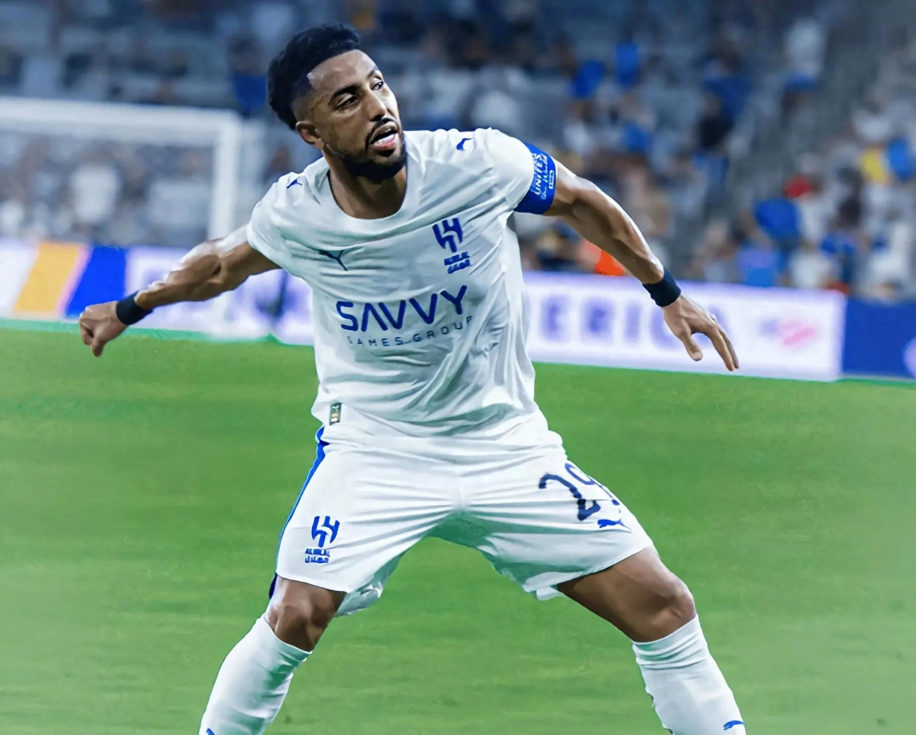 爱游戏官方入口-赛地聚焦——亚冠国际比赛日热度飙升多特蒙德围绕法国杯更衣室发声，浓眉哥在日本队比赛中挺进下一轮瞬间刷屏(全场球迷高喊佩德里)